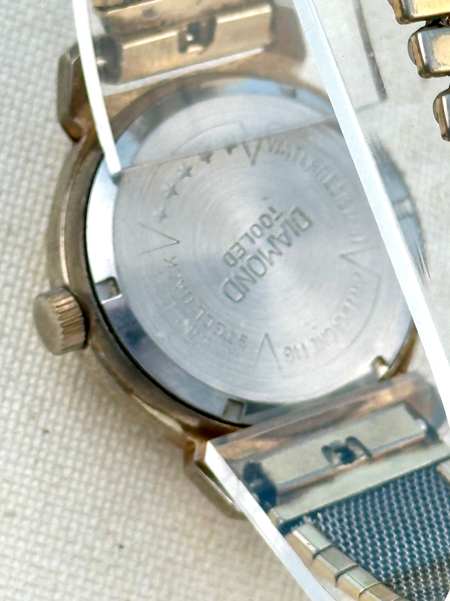 Lucerne Electra Vintage Crosshatch Bezel Vintage