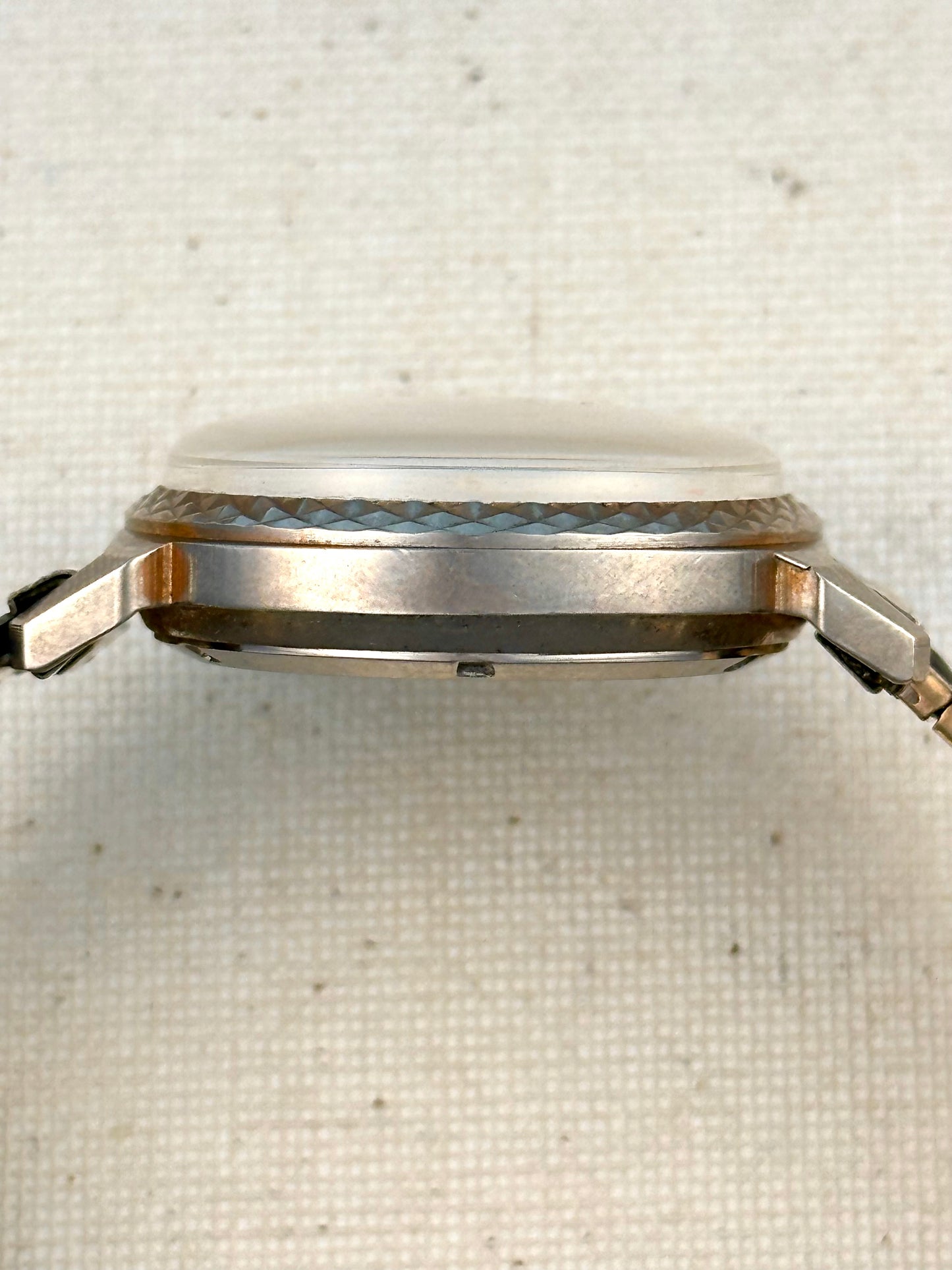 Lucerne Electra Vintage Crosshatch Bezel Vintage