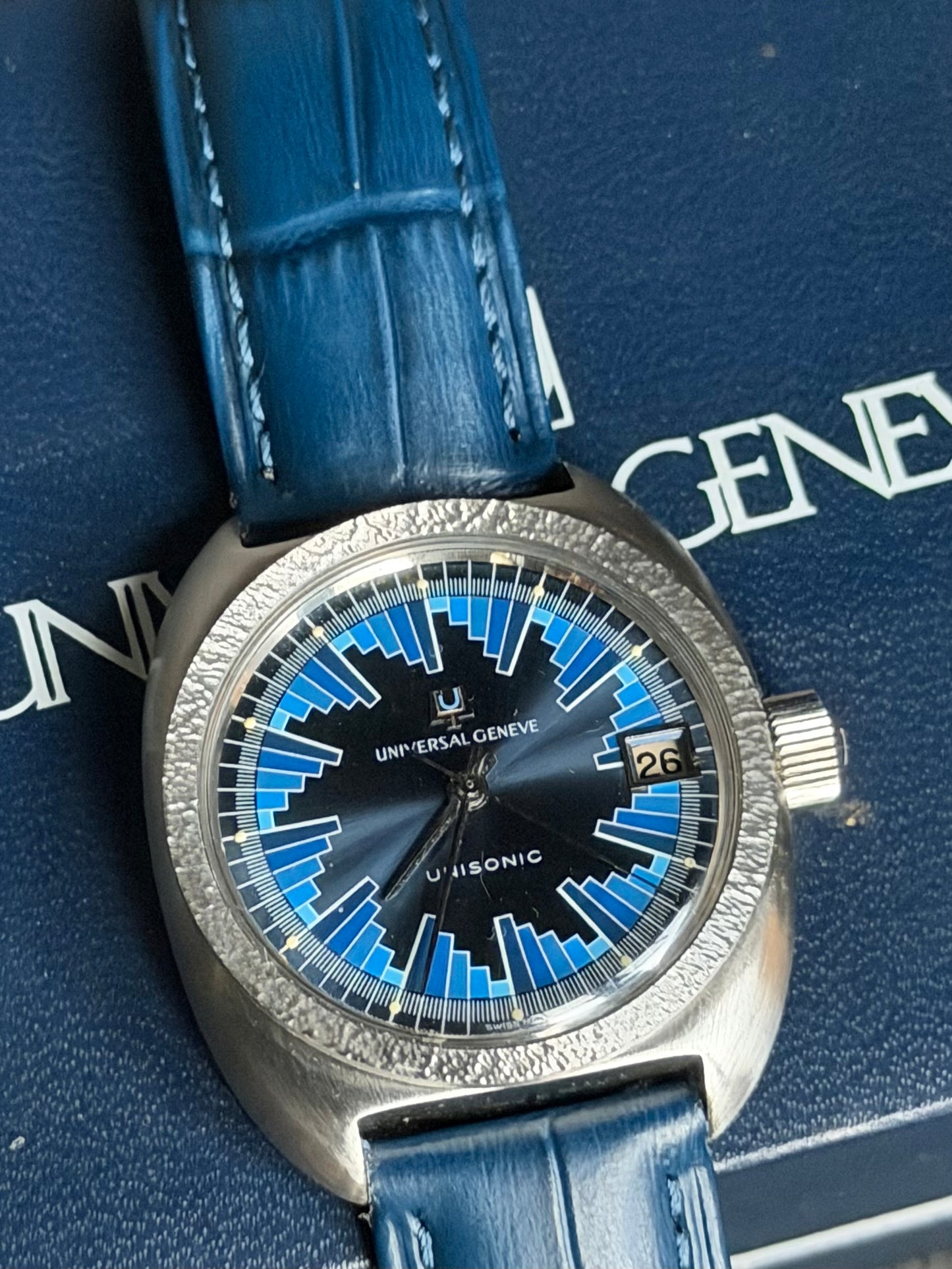 Universal Geneve Unisonic "Buzzsaw" w/box Vintage