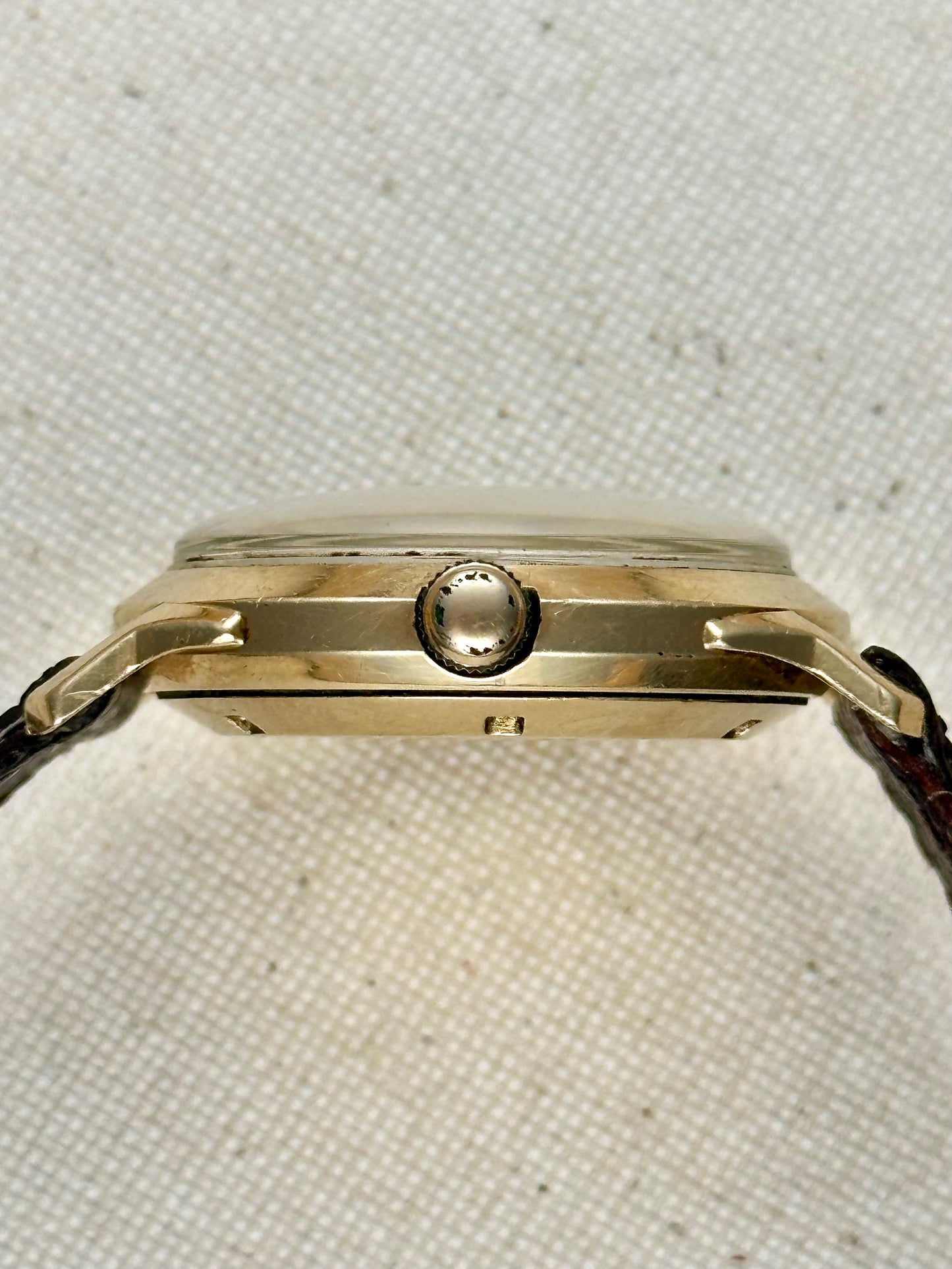 Universal Geneve Bumper Vintage