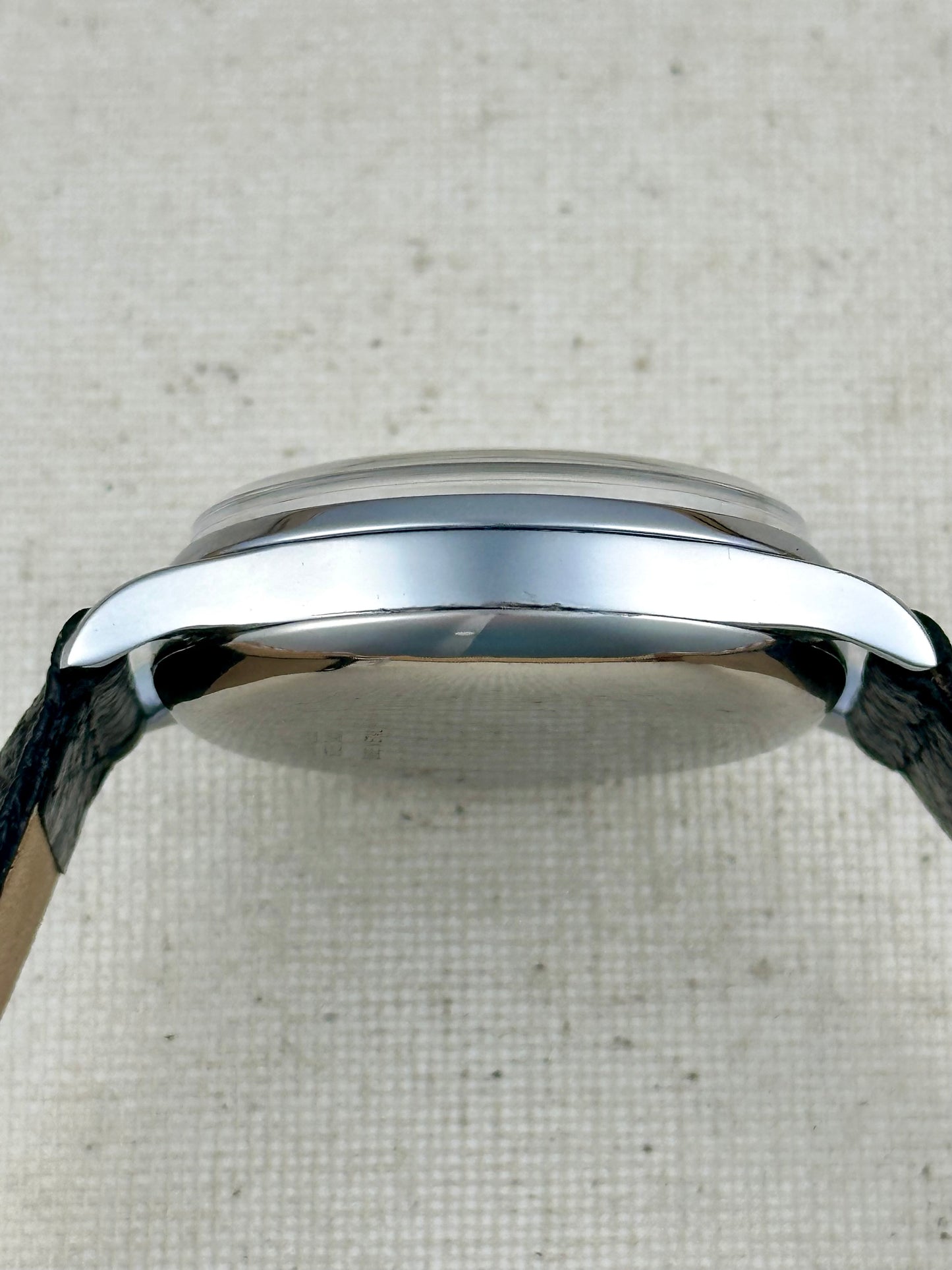 Leonidas "Big Eye" Vintage