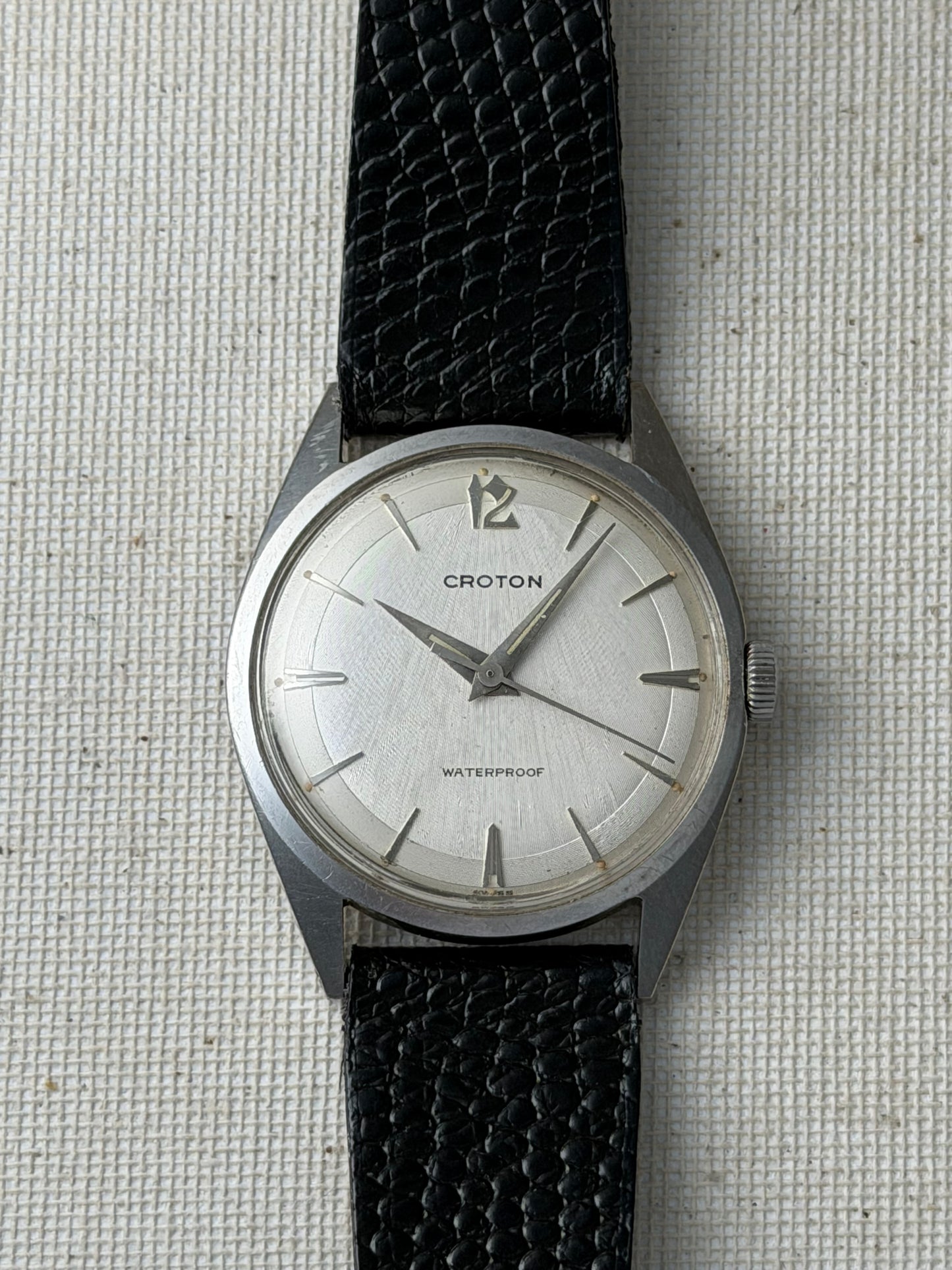 Croton Linen Dial Vintage