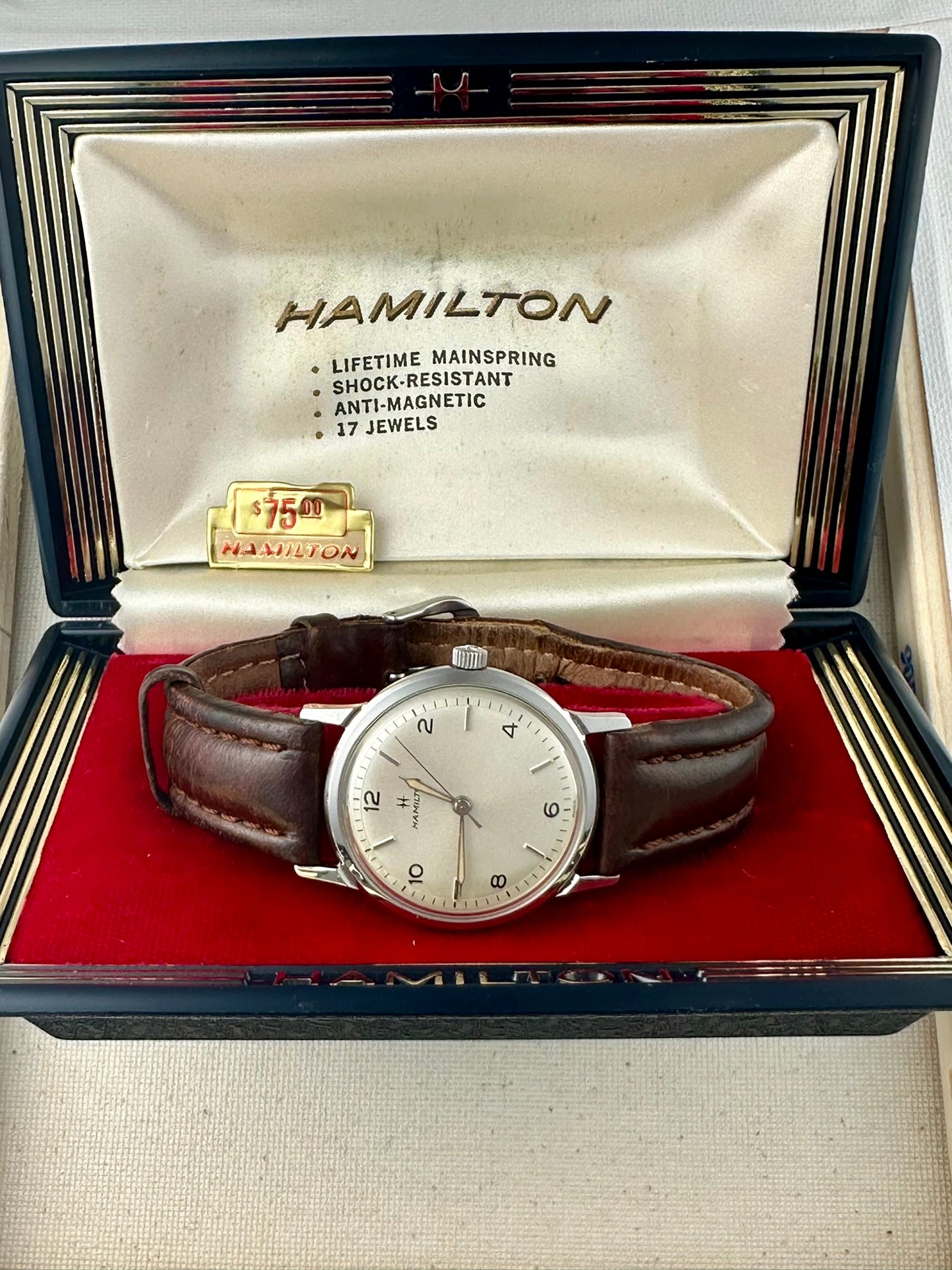 Hamilton Classic Vintage w/ original presentation box and hangtag