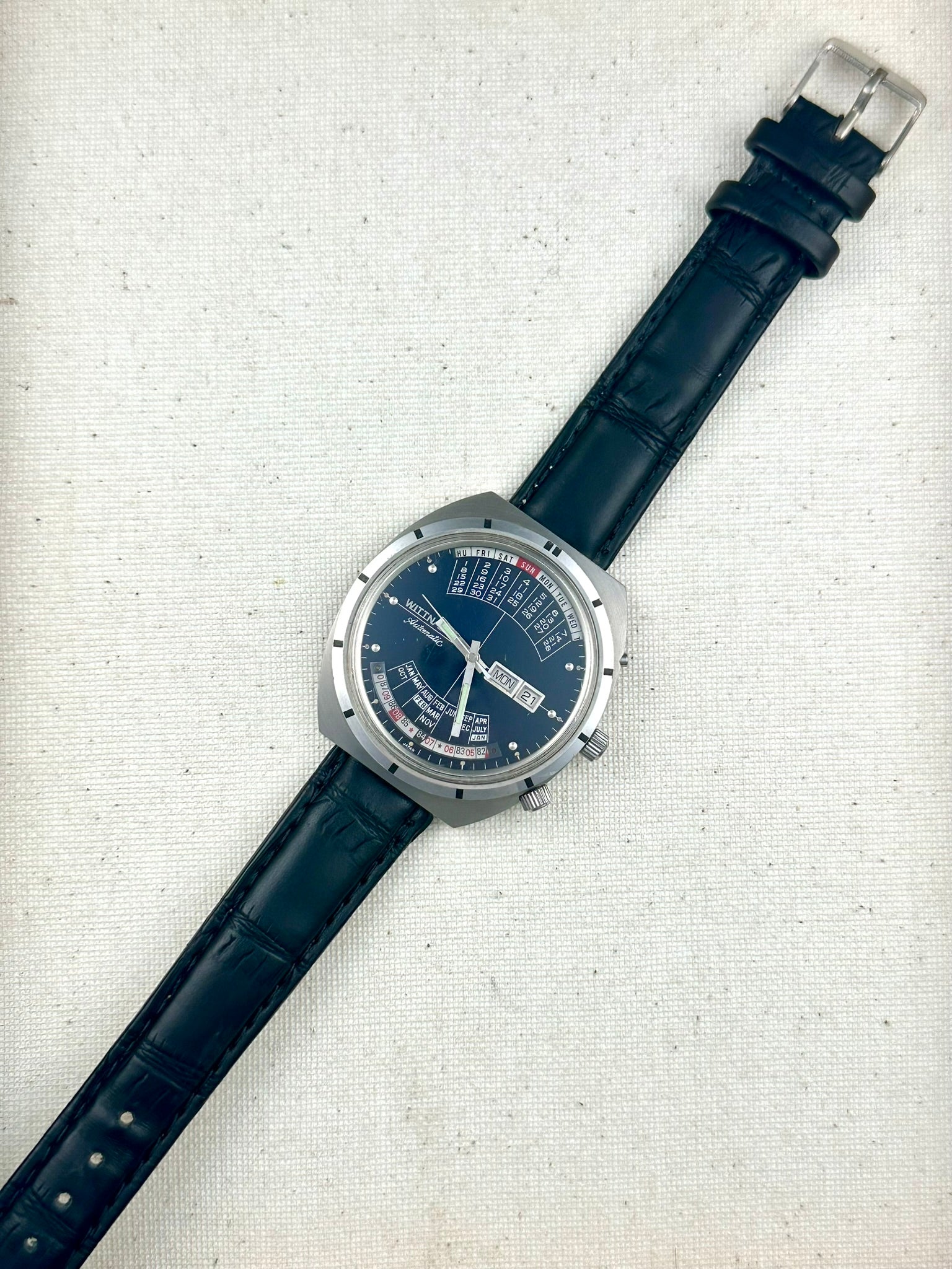 Wittnauer 2000 Calendar Black Dial Vintage – Old School Seconds